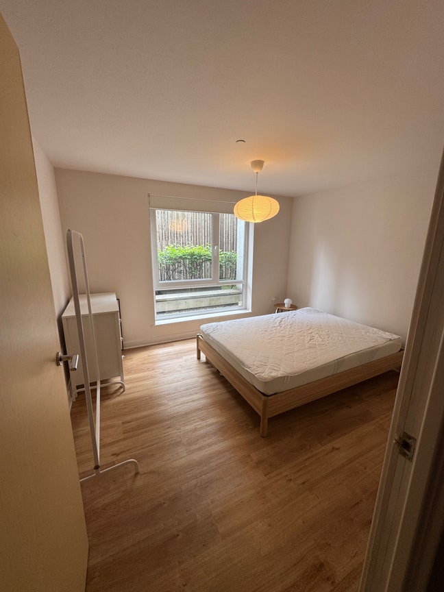 Dalston double bedroom in 2 bed flat with garden  Main Photo