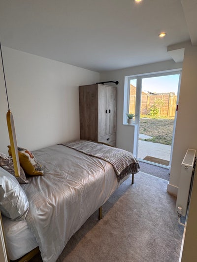 Luxury Suites in Pevensey Bay-Parking & Bills Incl Main Photo