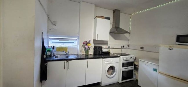 Studio flat to rent Manor Park at E12 Main Photo