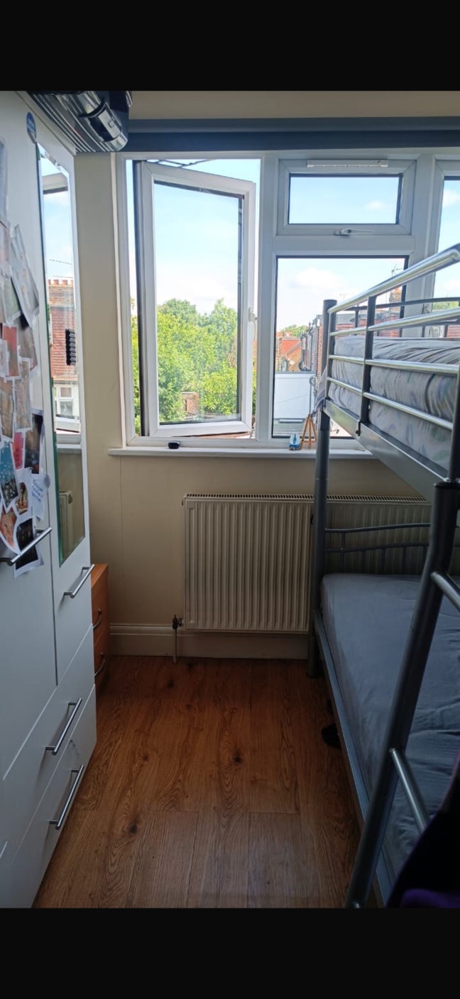 Room to rent in Hendon Main Photo