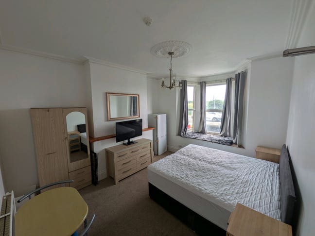Large double room Main Photo