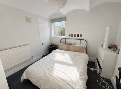 Double room in 2 Bed Flat with Garden  Main Photo