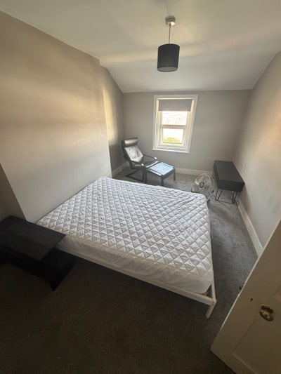 Spare room in large flat in southsea  Main Photo