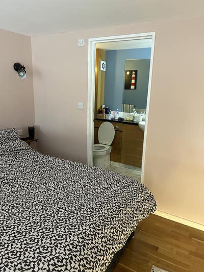 Double Bedroom with private en-suite bathroom Main Photo