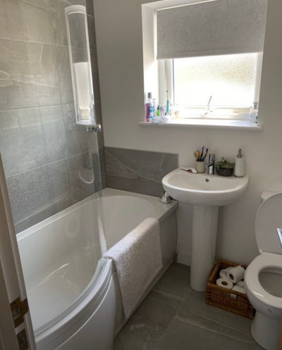 Clean and hard working House mate Main Photo