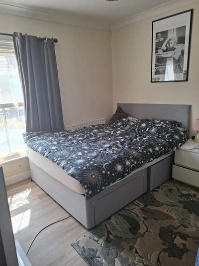 Sunny double room available in NR2 Main Photo