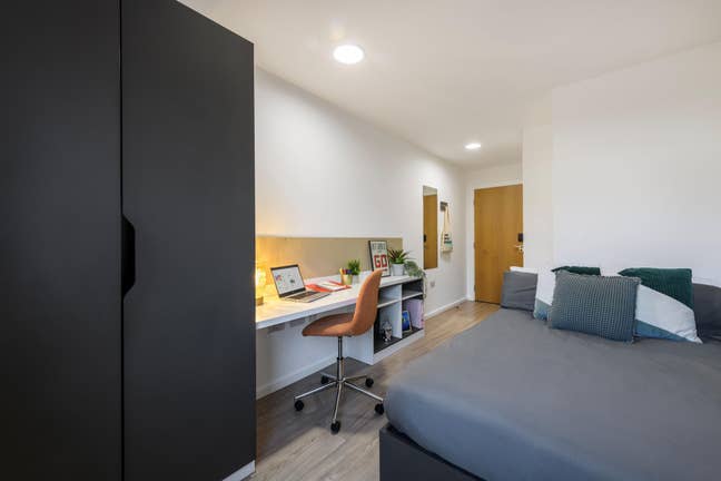 Student Room Takeover – The Towpath, Chester  Main Photo