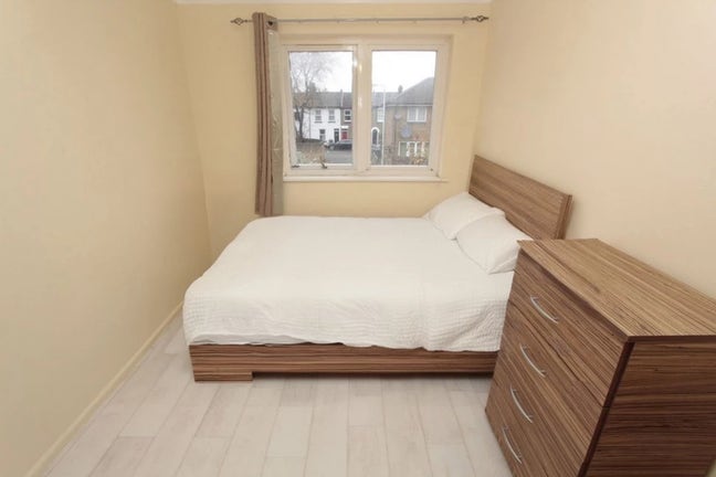 Cosy Room, Share with Female, Desirable Location  Main Photo