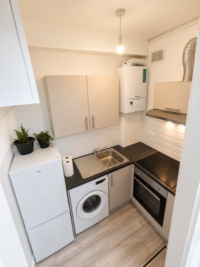 🏡 Beautiful Newly Renovated 1 Bedroom Flat (EN6)  Main Photo
