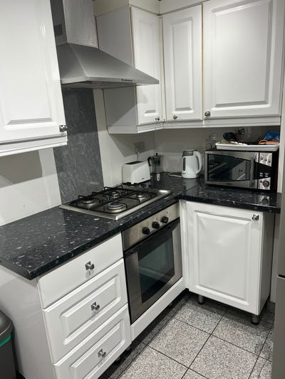 Spacious rooms to let in  London N16. No bills. Main Photo