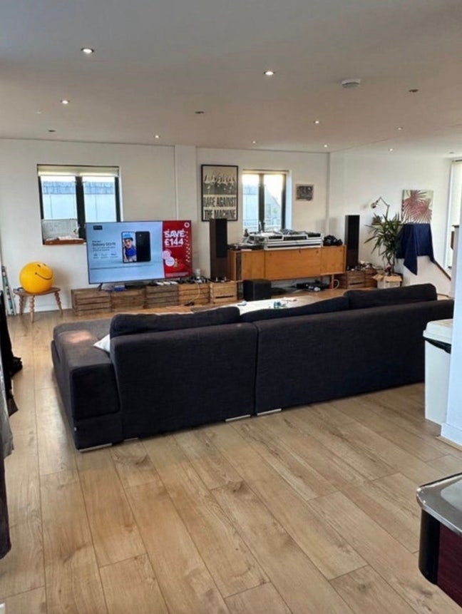 Double En suite - Large Apartment  Main Photo
