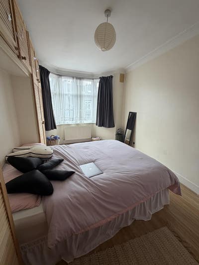 Double room available in Tooting Broadway. Main Photo