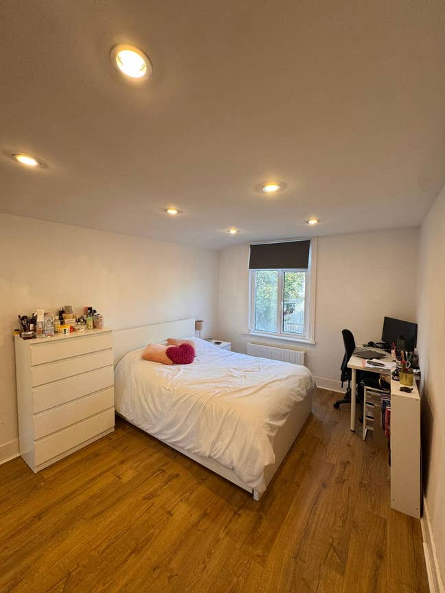 Room to rent | 3 Stops from Stratford Main Photo