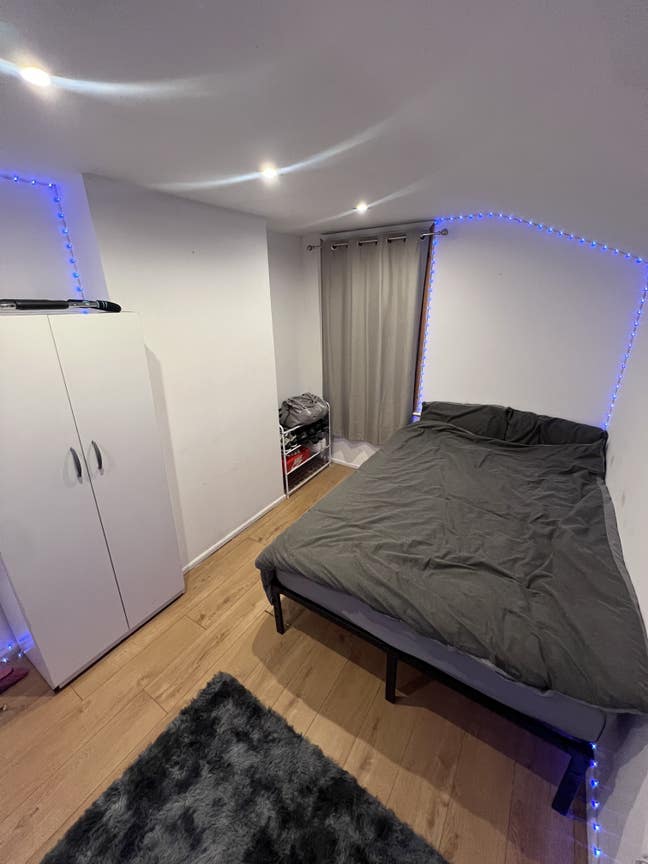 Room For Rent In Edmonton  Main Photo
