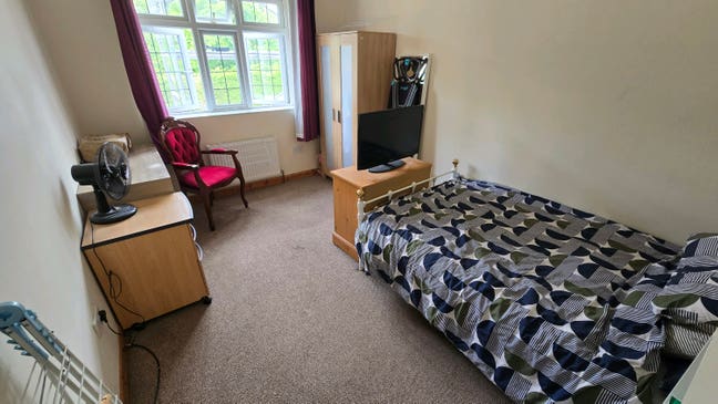  1 large Double  Room &pound;650  Main Photo