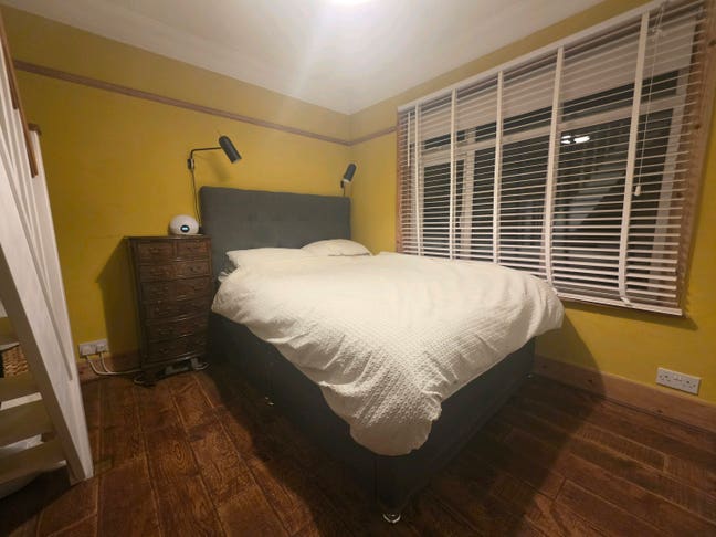 Spacious double bedroom with second room Main Photo