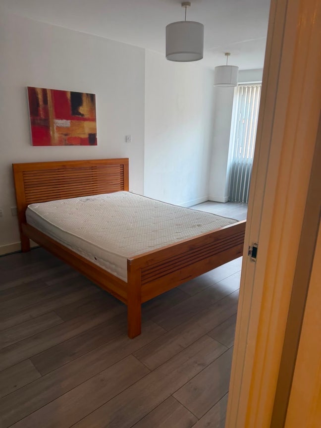 2-bed flat close to city centre Main Photo