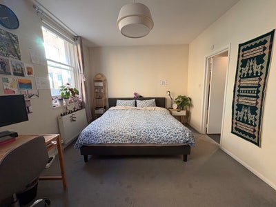 Big room with ensuite and king bed in Paddington Main Photo
