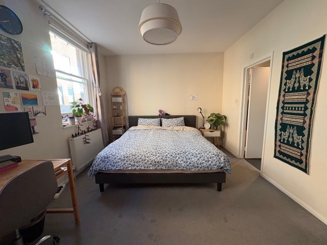 Big room with ensuite and king bed in Paddington Main Photo
