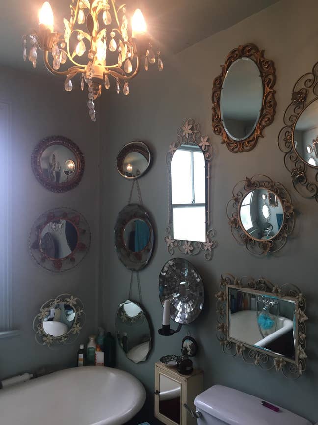 Bright room in artist's house on leafy road  Main Photo