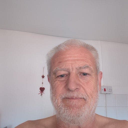 59 year old Male seeks a single or double room Main Photo
