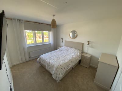 Bright single room Main Photo