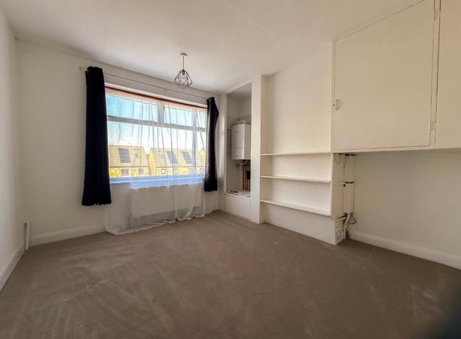 Furnished double room available for female-&pound;550pcm Main Photo