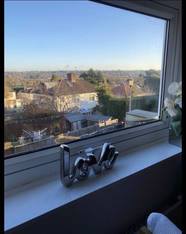 Furnished, clean and tidy room is available Main Photo