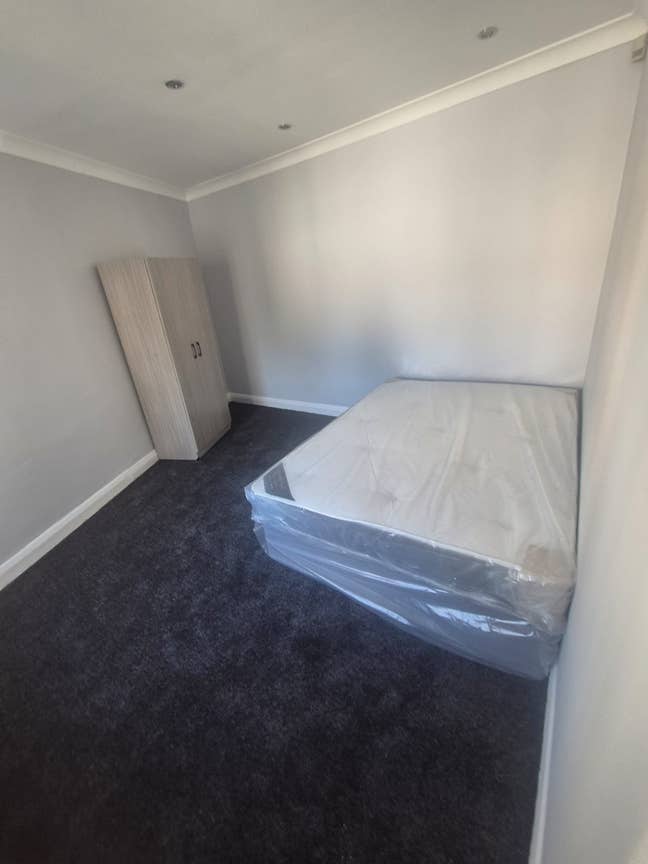 Universal Credit Allowed No Deposit 1100 Bromley  Main Photo