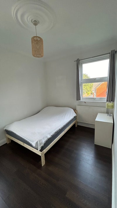 Double room available -&pound;850 pcm -  Main Photo