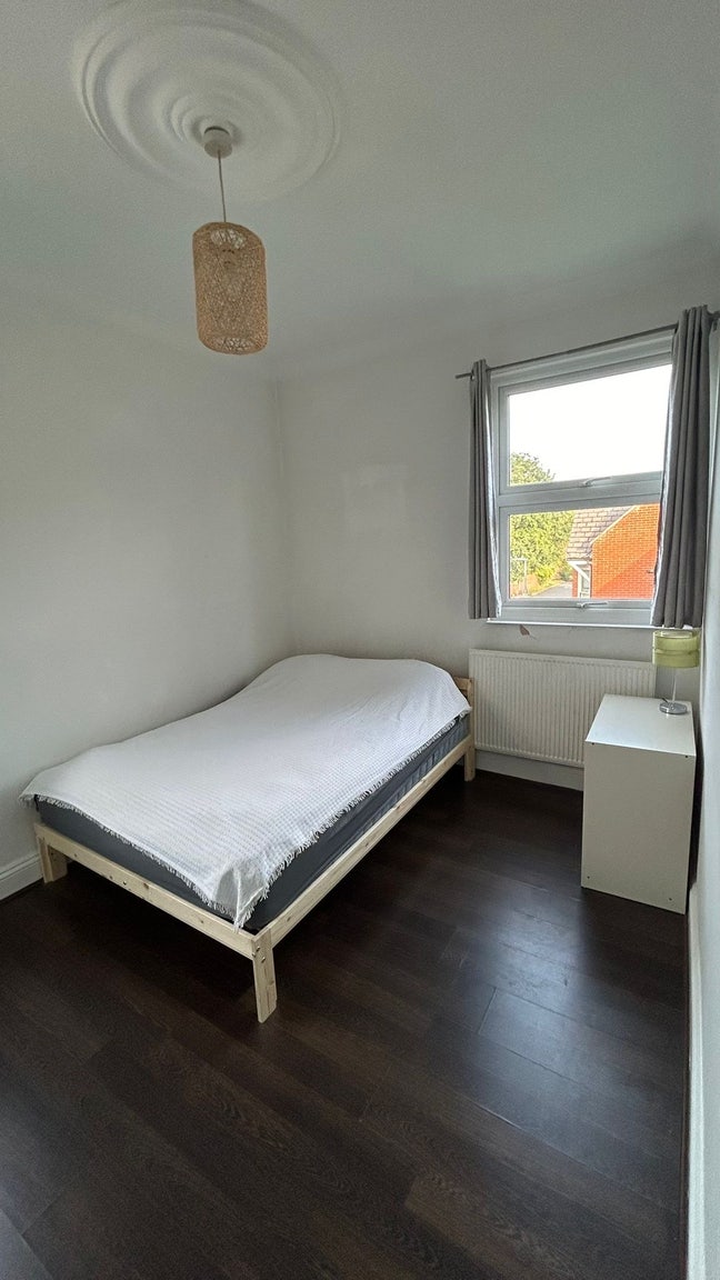 Double room available -&pound;850 pcm -  Main Photo
