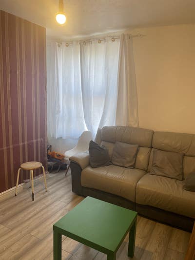  1 double bedflat above shop Main Photo