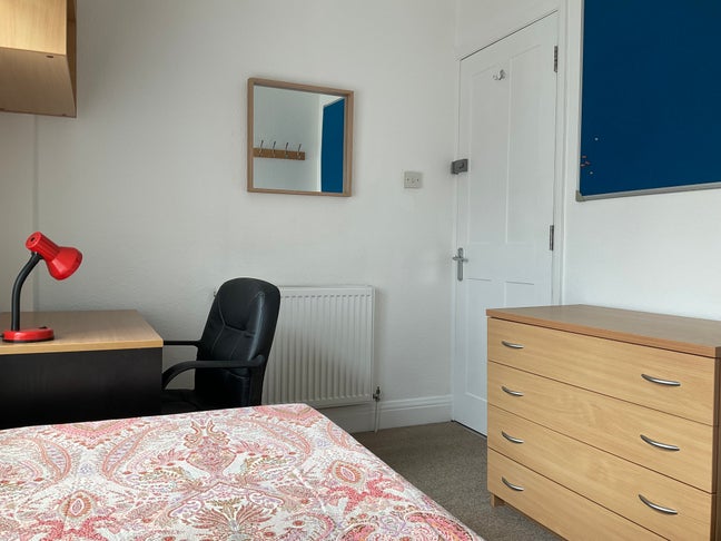 Single and double en suite near the centre Main Photo