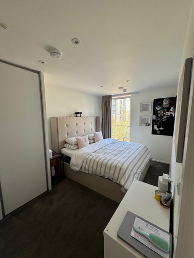 Large en-suite room available in East Village Main Photo