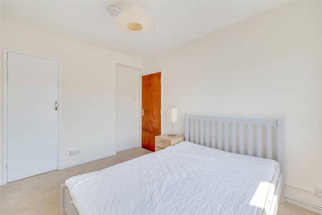 *Bright & Spacious Room* Room in Putney Bridge Main Photo