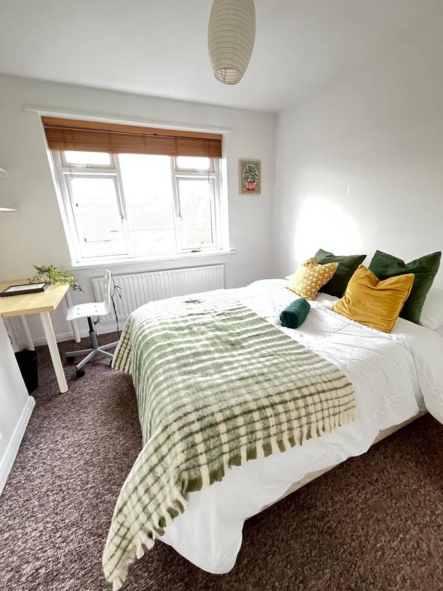 🔥🔥Your Lovely New Room Available Now🔥🔥#43Beaco Main Photo