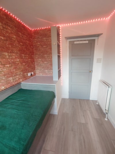 Single Room in clean quiet central shared house Main Photo