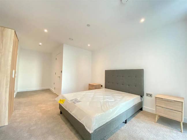 Finding roommate for 2b2b apartment M15 Main Photo
