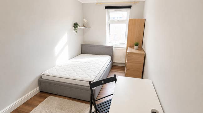 💫 Bright E1 Room | Steps from the Tube 🚇 Main Photo