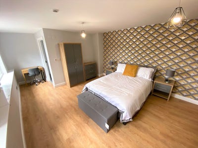 Stunning Double En-Suite Room Available Main Photo