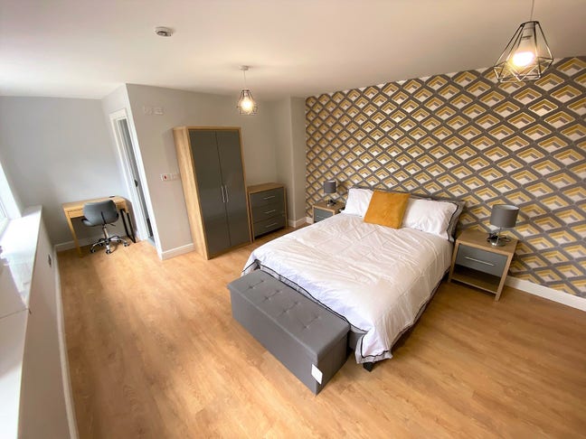 Stunning Double En-Suite Room Available Main Photo