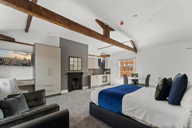 Stunning Large Studio Apartment in PE1 🤩 Main Photo