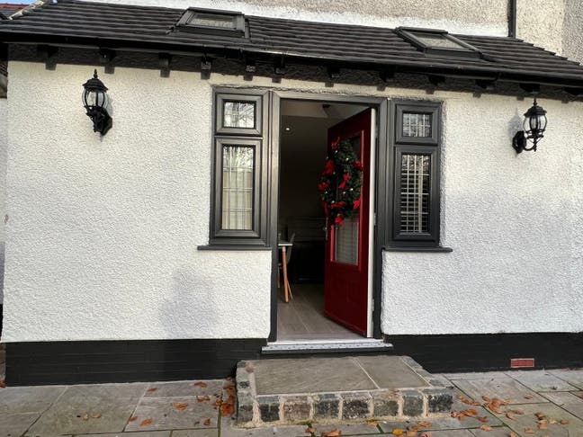 Charming Studio with Private Entrance Main Photo
