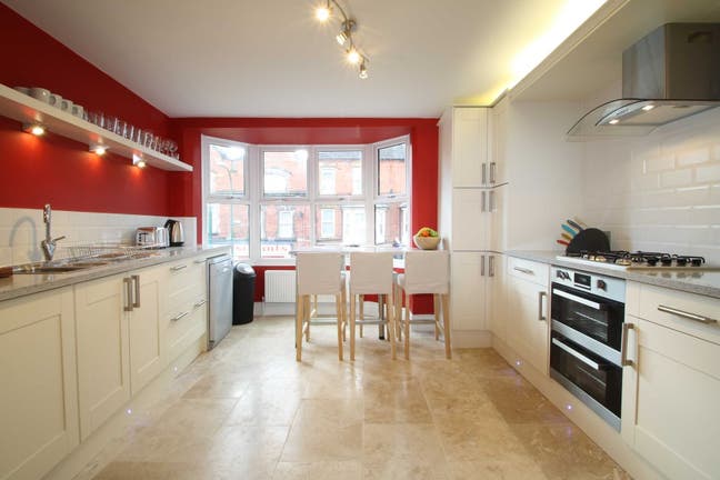 6 Bed Apartment, Nottingham NG7 2EN, Avail Now Main Photo