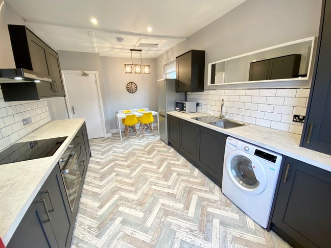 Room for Rent in our Heaton house share  Main Photo
