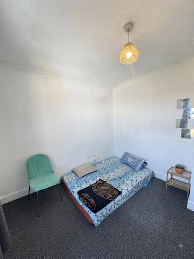Semi-Furnished Single Room Available Twickenham  Main Photo