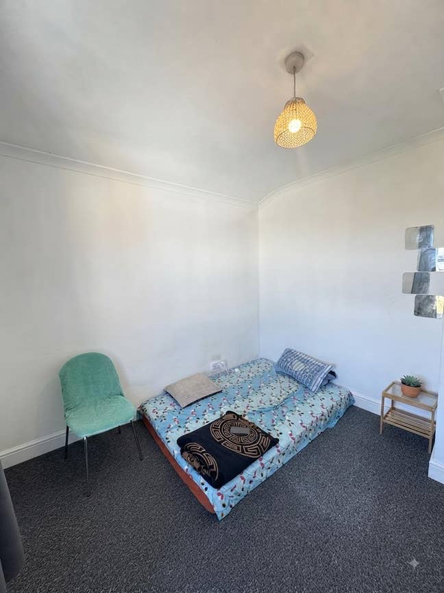 Semi-Furnished Single Room Available Twickenham  Main Photo