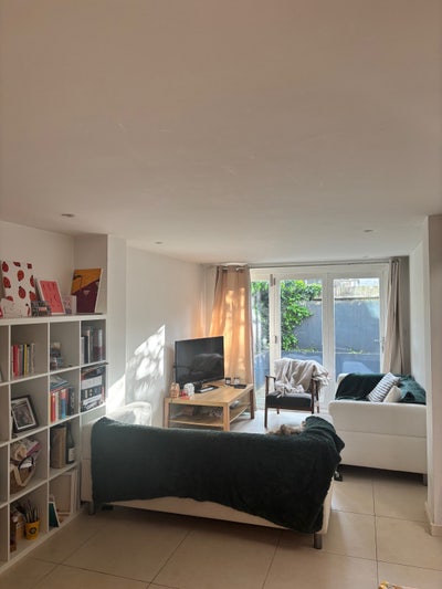 Bright double room, split level flat with garden Main Photo