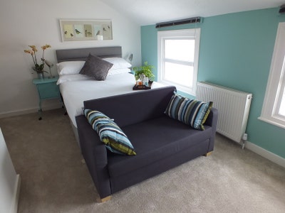 Town Centre Location! Ensuite Bedroom! Main Photo