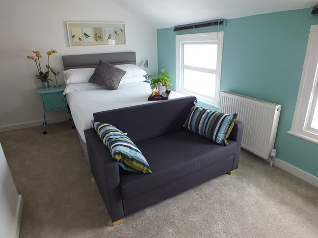 Town Centre Location! Ensuite Bedroom! Main Photo